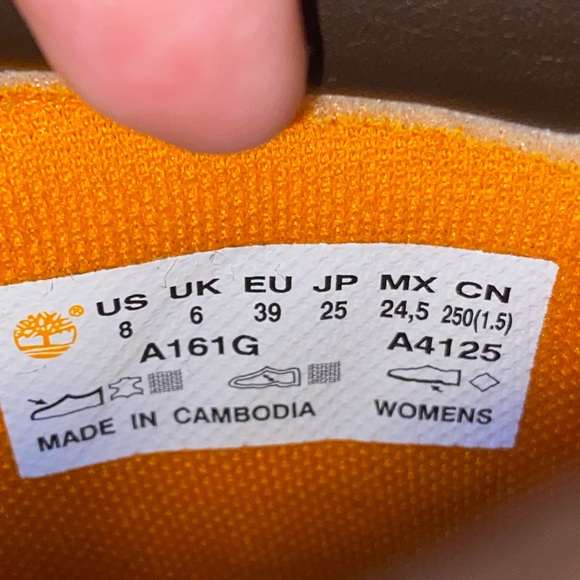 Timberland Classic 6 inch Boots - Picture 4 of 4